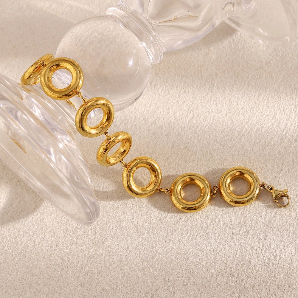 Vera Circle Bracelet