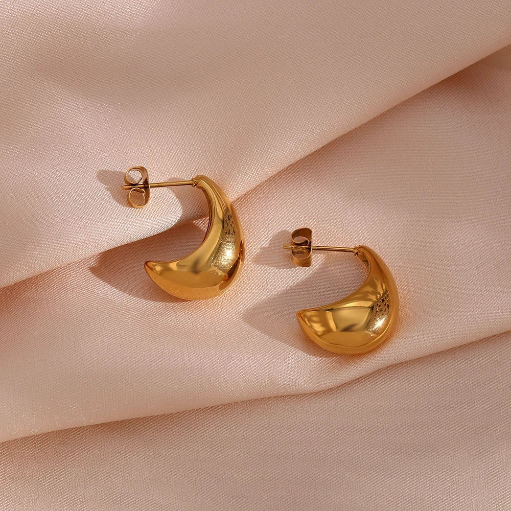 Lumen Curve Studs