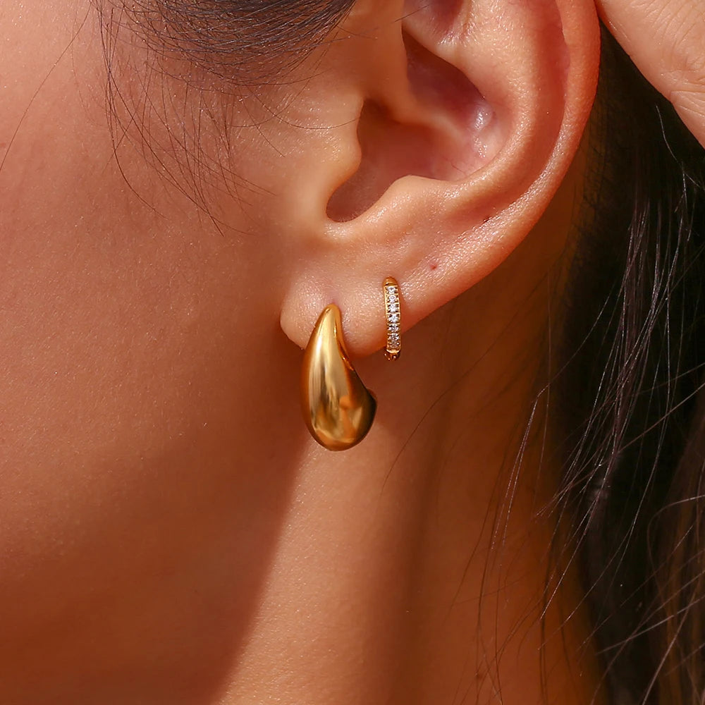 Lumen Curve Studs