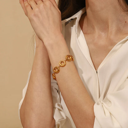 Vera Circle Bracelet