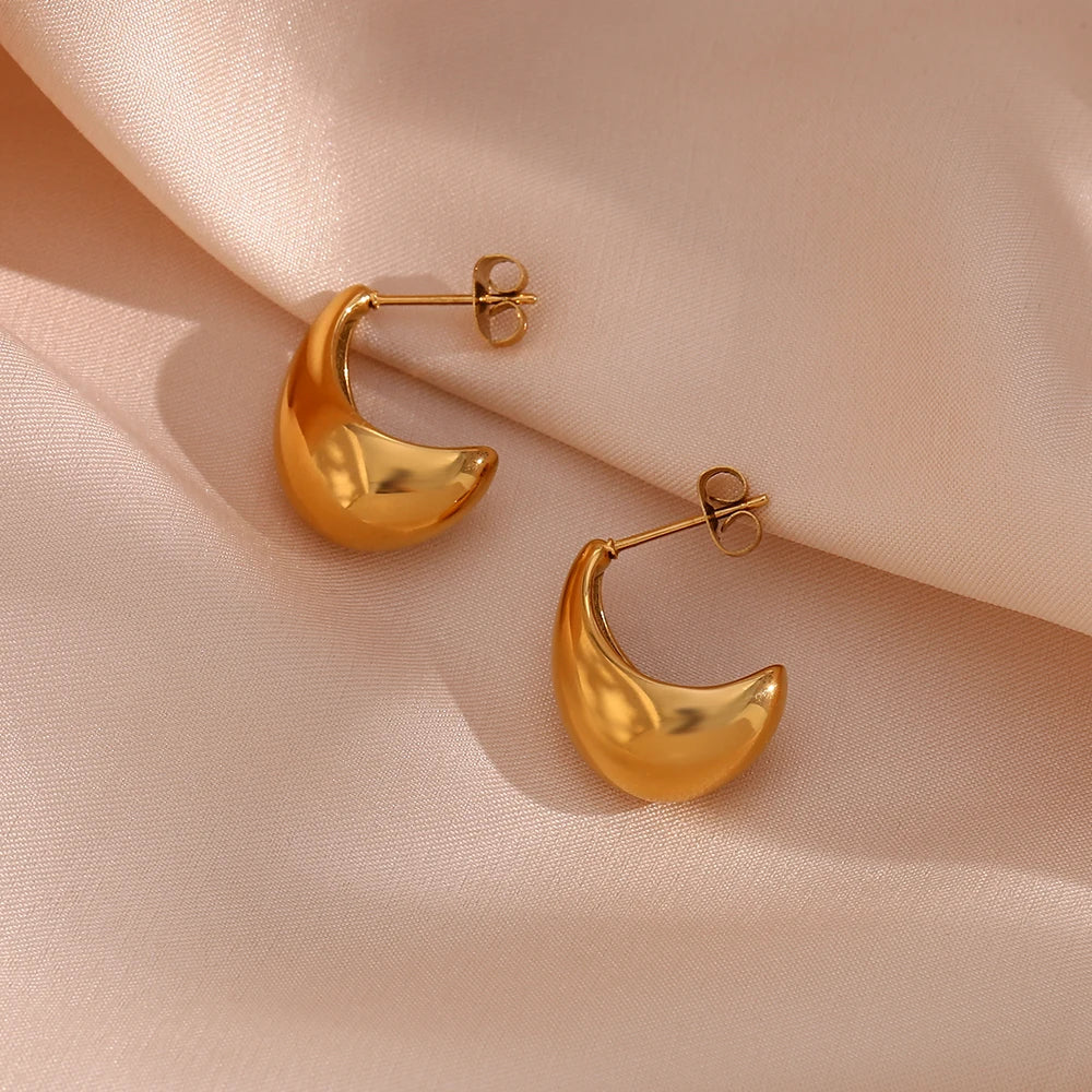 Lumen Curve Studs