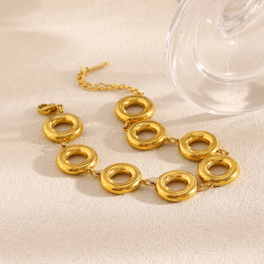 Vera Circle Bracelet